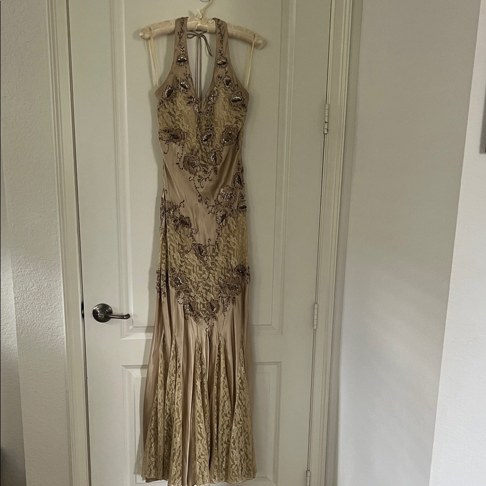 Sue Wong designed for Cache.Elegant Silk Floral Embroidered Evening Gown